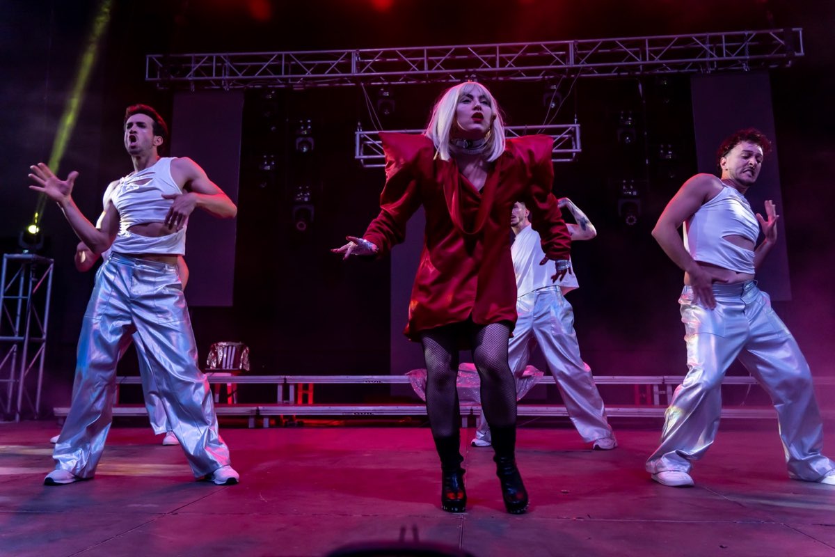 Born This Way con cuerpo de baile